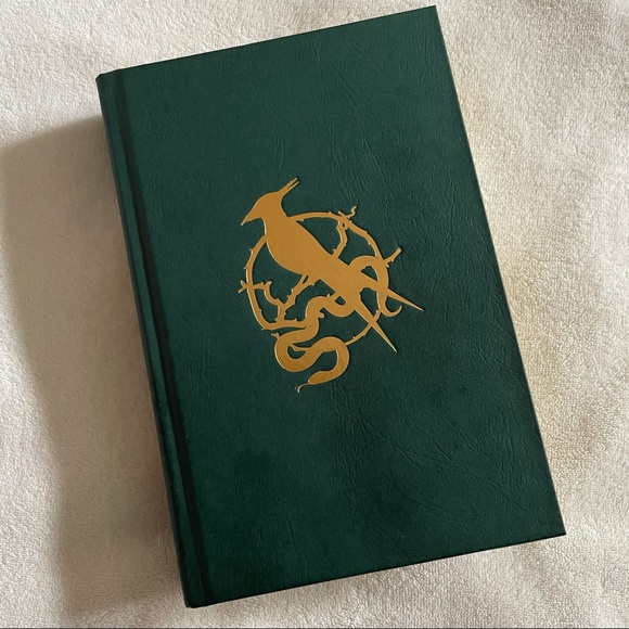 Books: Hitchhiker’s Guide/ Ballad of Songbirds - Picture 6 of 8